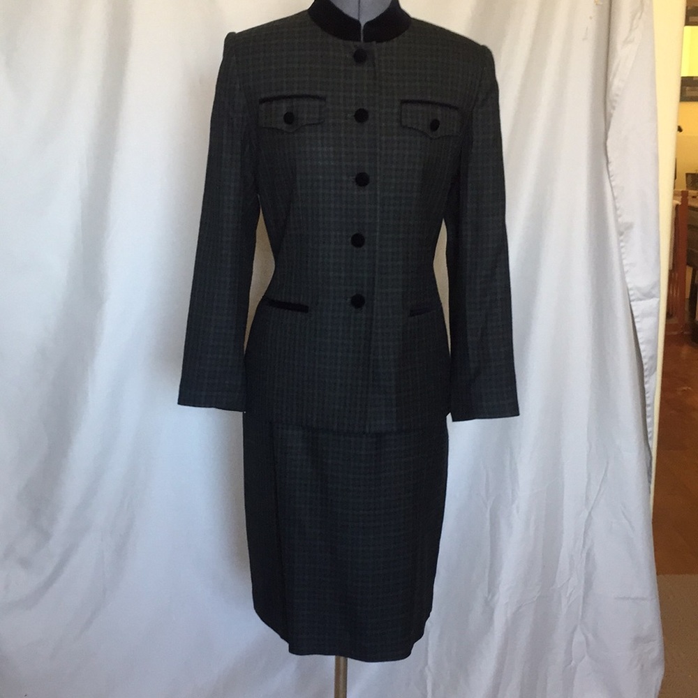 Le Suit 2 pc. Suit.